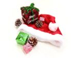 クリスマスサンタの帽子とプレゼント