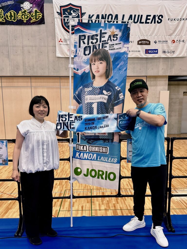 カノアラウレアーズ福岡の応援タオルとジョリオ