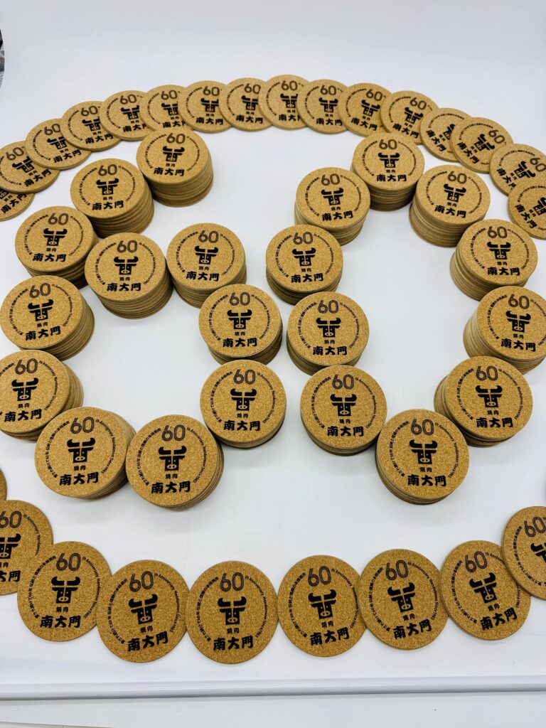 60の文字に並べられているコースター